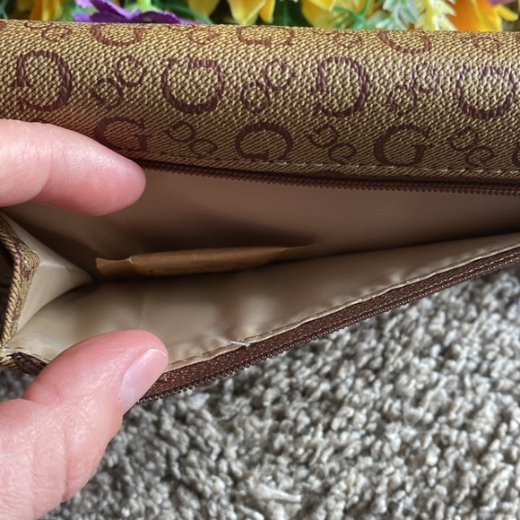 NWT Brown guess wallet - Picture 3 of 7